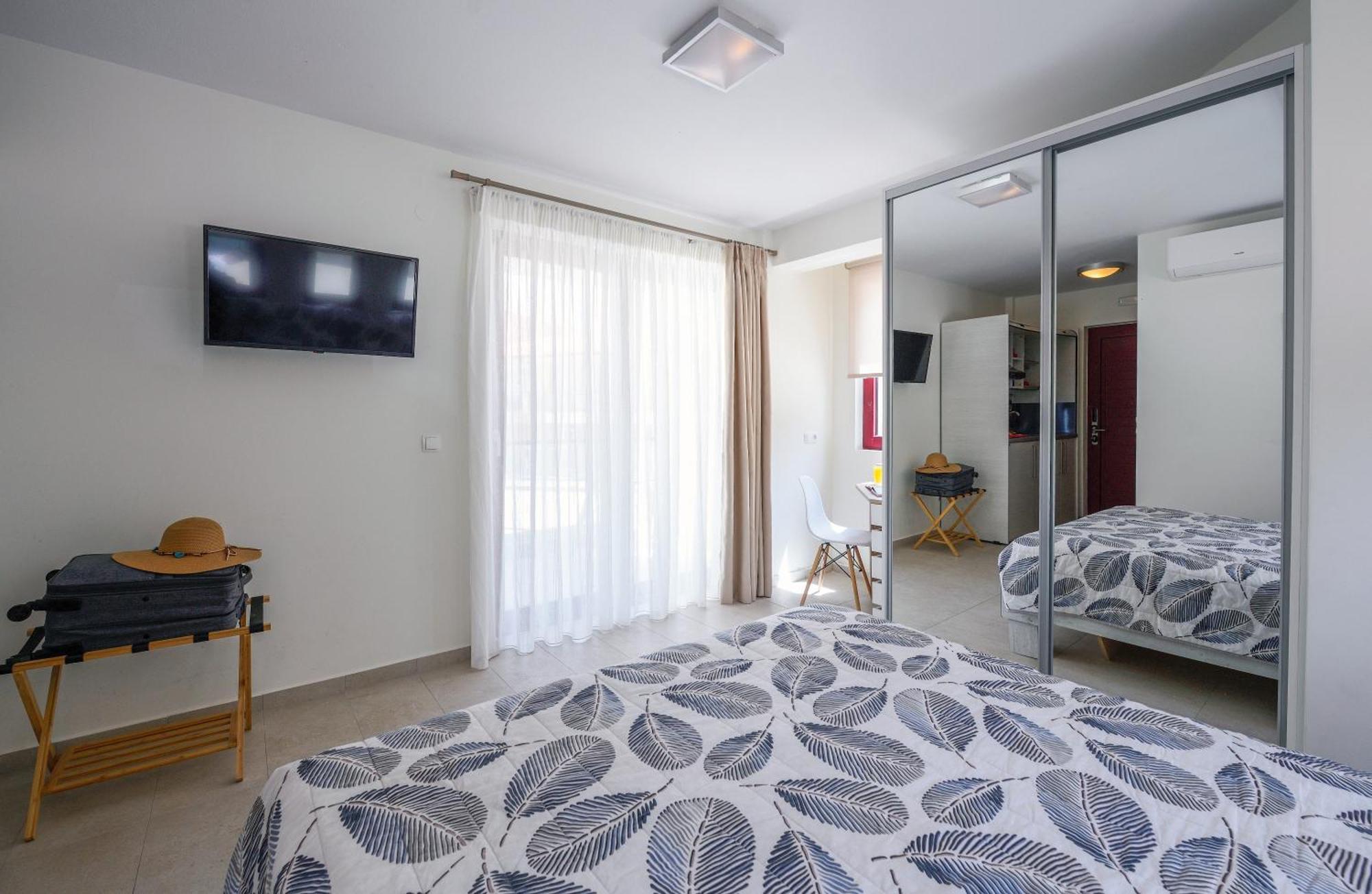 נאה פוטידאה Elpiniki Luxury Rooms מראה חיצוני תמונה